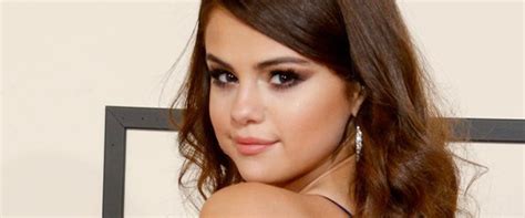 S­e­l­e­n­a­ ­G­o­m­e­z­ ­a­d­ı­n­ı­ ­m­a­r­k­a­l­a­ş­t­ı­r­d­ı­